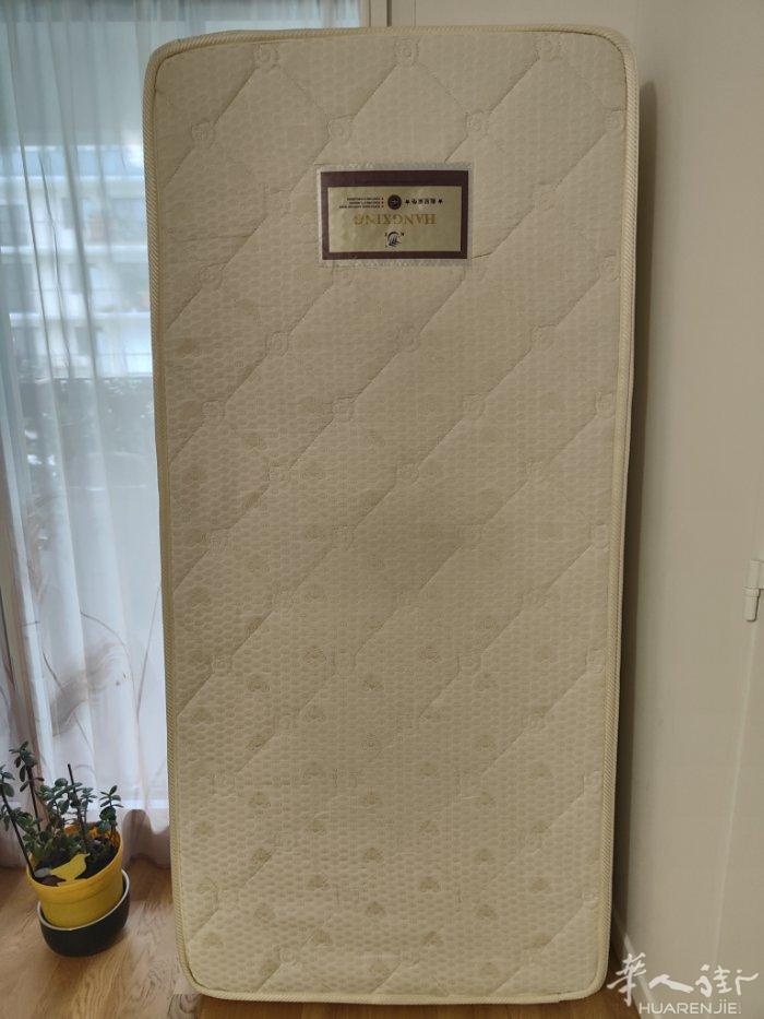 90 X 1.90  两个  25 €。 自己来取  谢谢
