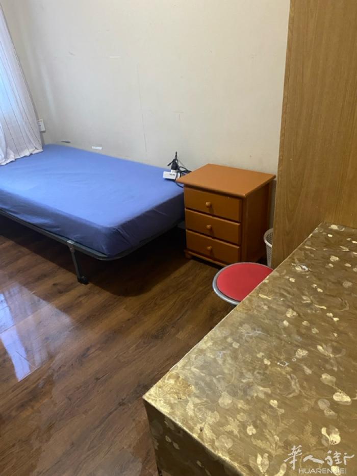Usera嘉诚律师楼后面有单人间出租，长租短租都可以，住家干净卫生，人少安静，购