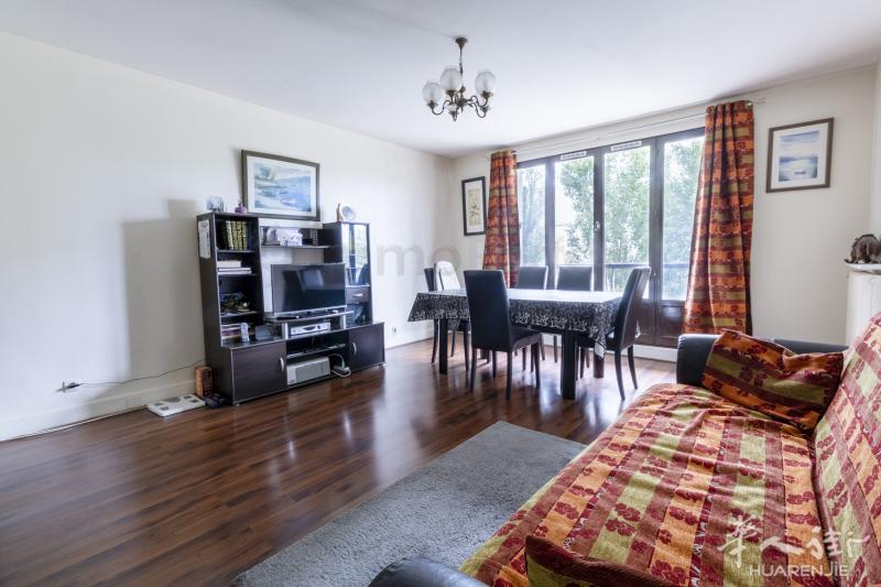 A线上Neuilly-sur-Marne两室一厅73.12m² 阳台6m² 带电梯和封闭车库 售17.8万