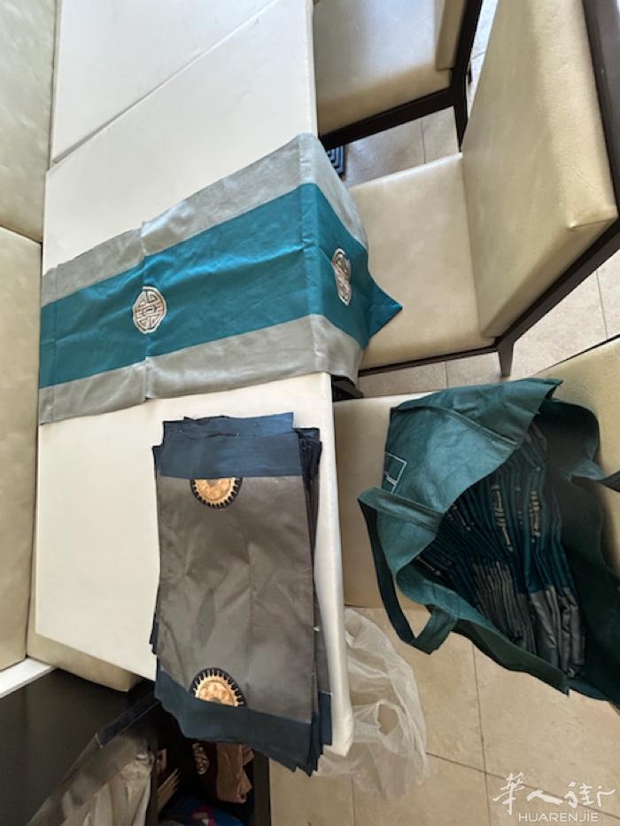 出售全部台布90€， 欢迎询问 或查看