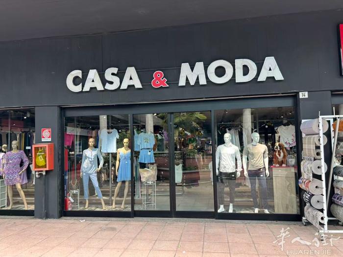 百货店空店转让1400 平方 ，房租3000加IVA （也可以连货架）LEGNA