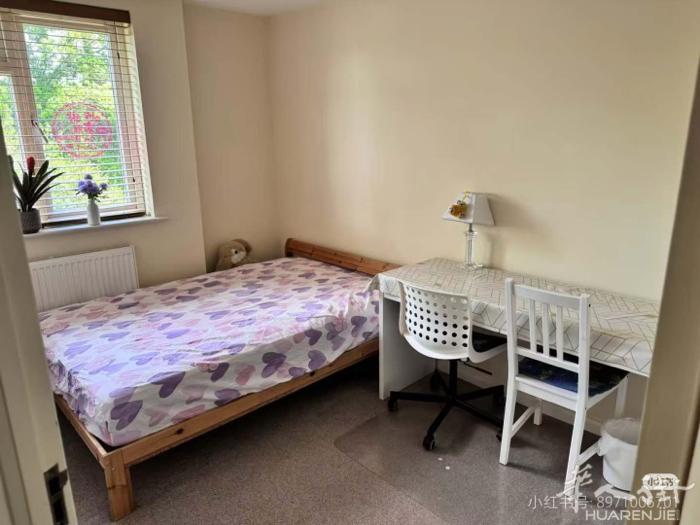 房子位于伦敦东南4区，Bromley Shortland火车站旁边，现有一双人间