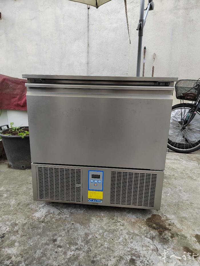 饭店用的8成新速冻柜便宜卖掉 有需要的请联系我电话0768237758面谈价格