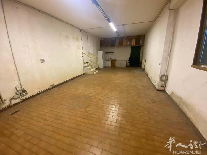 米兰边半地仓促工厂出租，城市Vigevano di pavia，地址Via mo