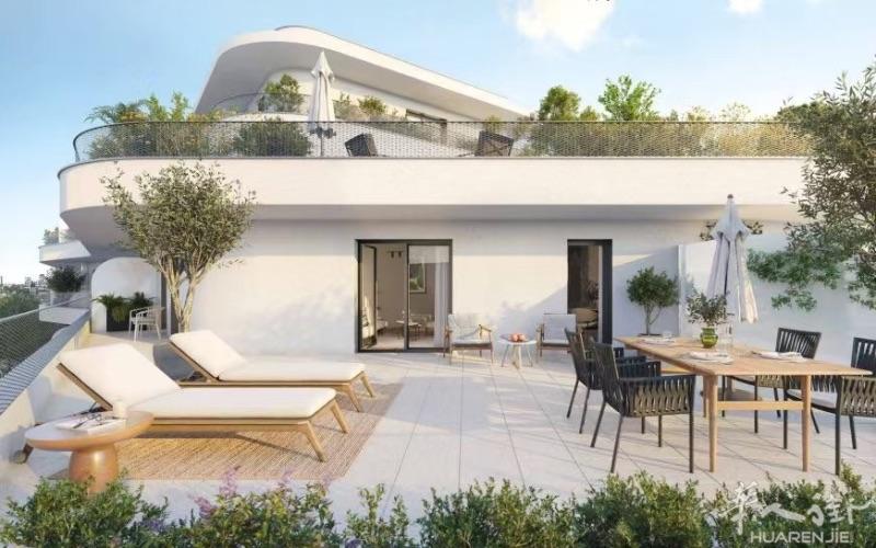 🏠 L'Haÿ-les-Roses 顶楼复式 · 独一无二！📍地铁14号线口，出门即地铁🔝顶楼8-9层复式，整栋唯一📐96㎡室内 + 超大阳台145㎡🛏 4房2厅，南北通透🚗带2车位 + 1个储藏间（cave）💰759,000欧元，性价比高！💡每个房间都有阳台，阳光充足，视野极佳！机会难得！更多详情，欢迎咨询☎️0988052326!或者扫码添加图片微信号!✅预约看房！海量房源等你!💯中瑞地产新房房源覆盖全法95%开发商，深耕房地产行业多年，有口皆碑👍🏻。专业团队，价格全法统一，零中介费👏。让你