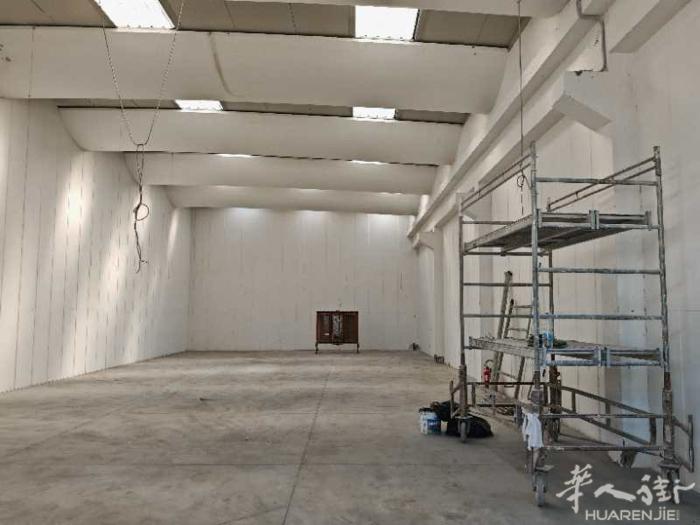 Campi eurospin附近新工厂250平，1700房租包iva，货柜方便