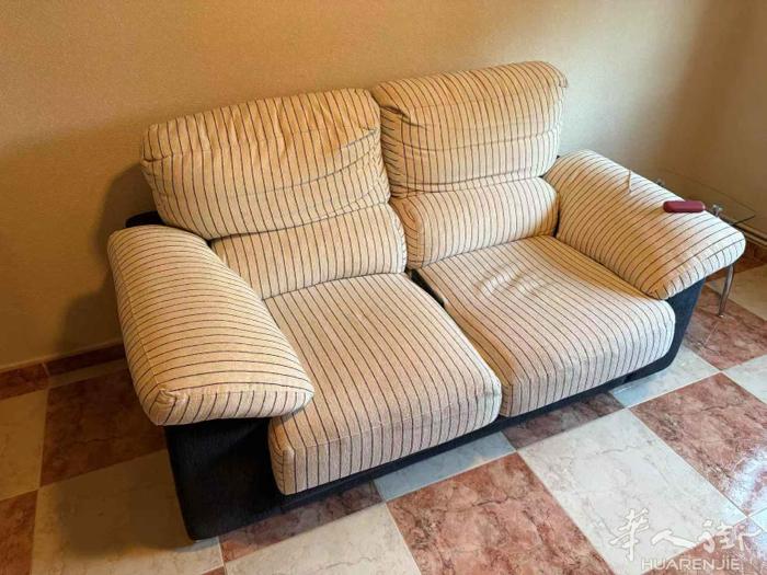 📣 搬家清家具,便宜转!🌟 🛋️ 两人座沙发:布艺材质,干净舒适,适合小