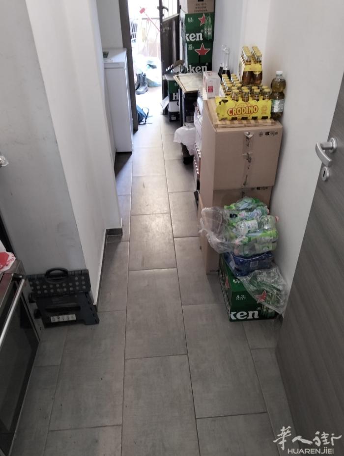 老外朋友的酒吧， (房租)1.200 欧，有20多个平方，有可能可以谈到1000
