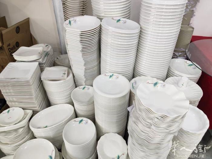 有开餐厅需求的老板请看 国内仓库自营仿瓷餐具 也可定制炉灶冰箱等大型设备 可送国