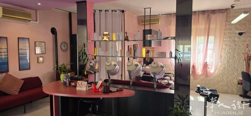 Verona Villafranca转让意大利人的30多年的理发店，老板要退休。店70 平方，房租目前1100/月，转让价钱需要面谈。有意向，请发信息。