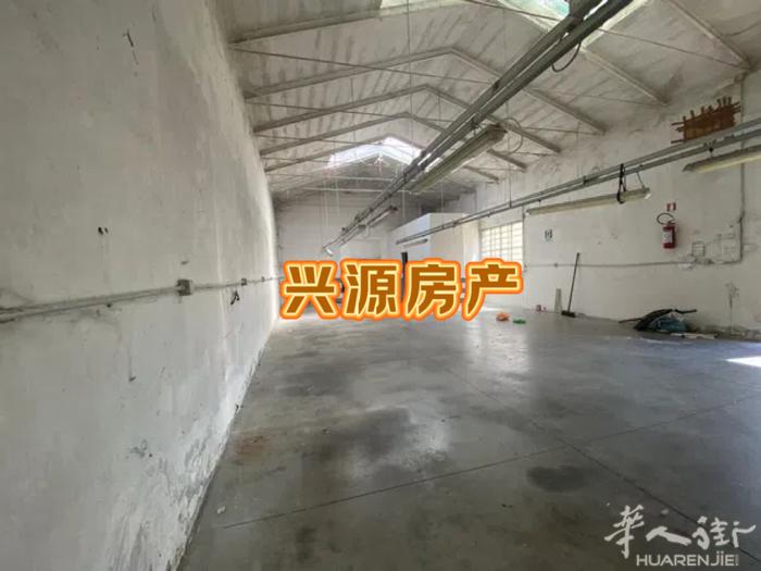 Prato在iolo 工厂C/3  160 平方米出租； 状况良好，位于 Tob