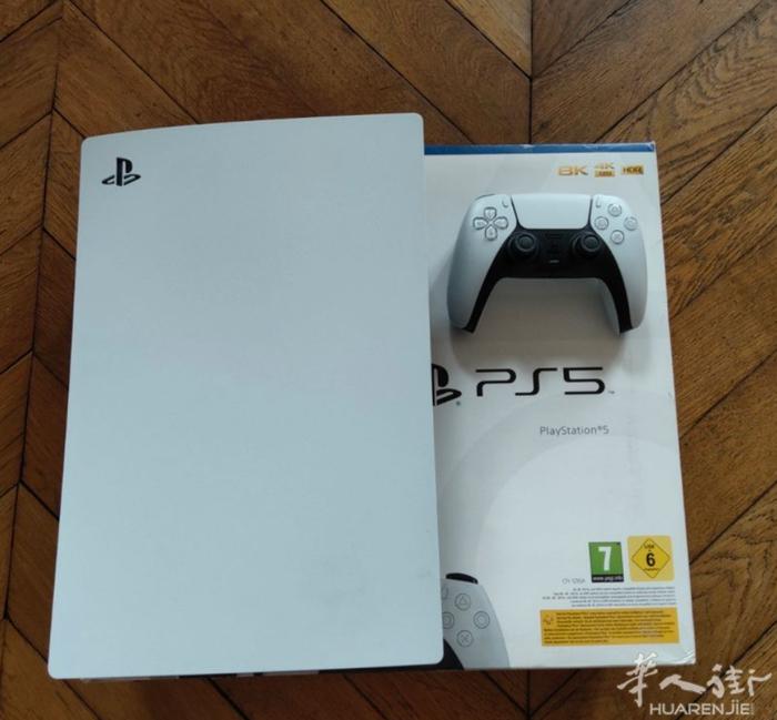 ps5 slim 1T0 + 2 manette + un jeux toute