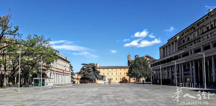 Reggio Emilia 市中心老酒吧出售、位置好，生意稳定、老板自己好几家酒