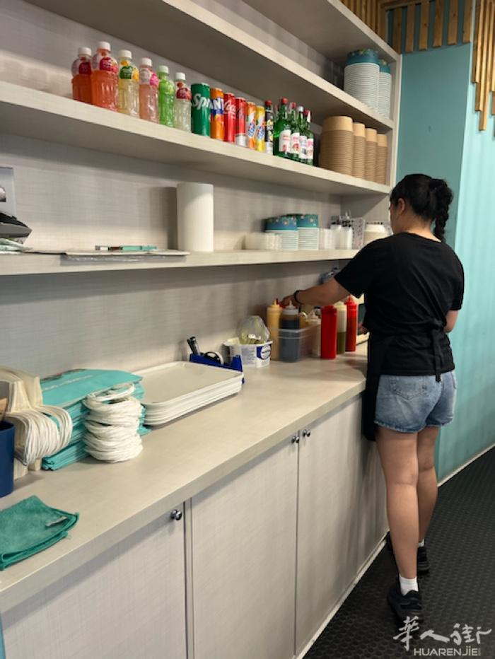 Liguria 大区，海边Poke 店转让