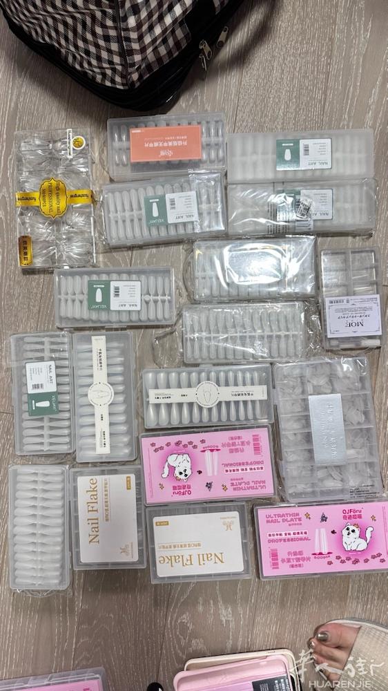 出美甲用品   opi 热门甲油胶 23 瓶 bass8 瓶 其余牌子不知道多少