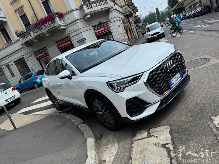 audi q3 sportback 3w2公里 车况全好 外观时尚 前面大灯高配