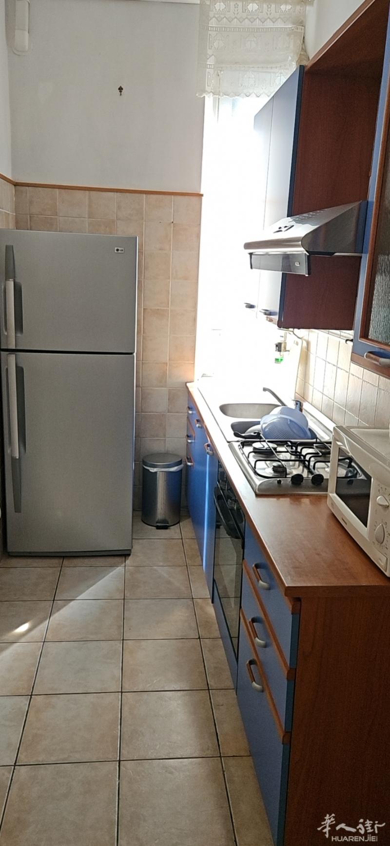 因住家出售，所以将屋内家具和电器低价抛售，价格实惠