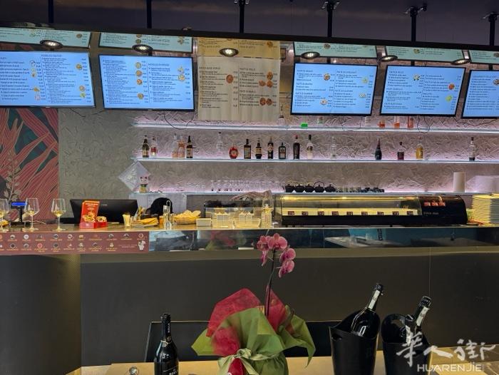 9个出售位于海边城市Civitanova Marche MC低价格出售中餐寿司店