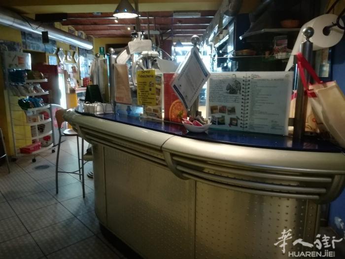 都灵附近Monferrato  老外酒吧tabacchi 转让，地段繁华大街，楼