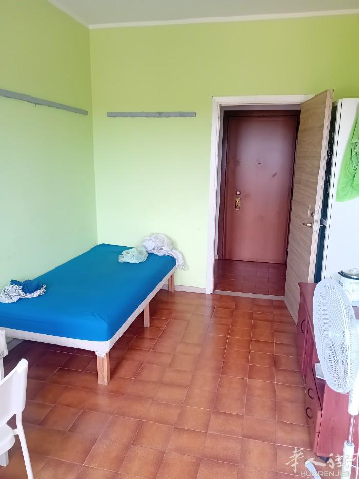 米兰边绿线cologno有大小房间搭铺，住家人少肃静，via cesare ba