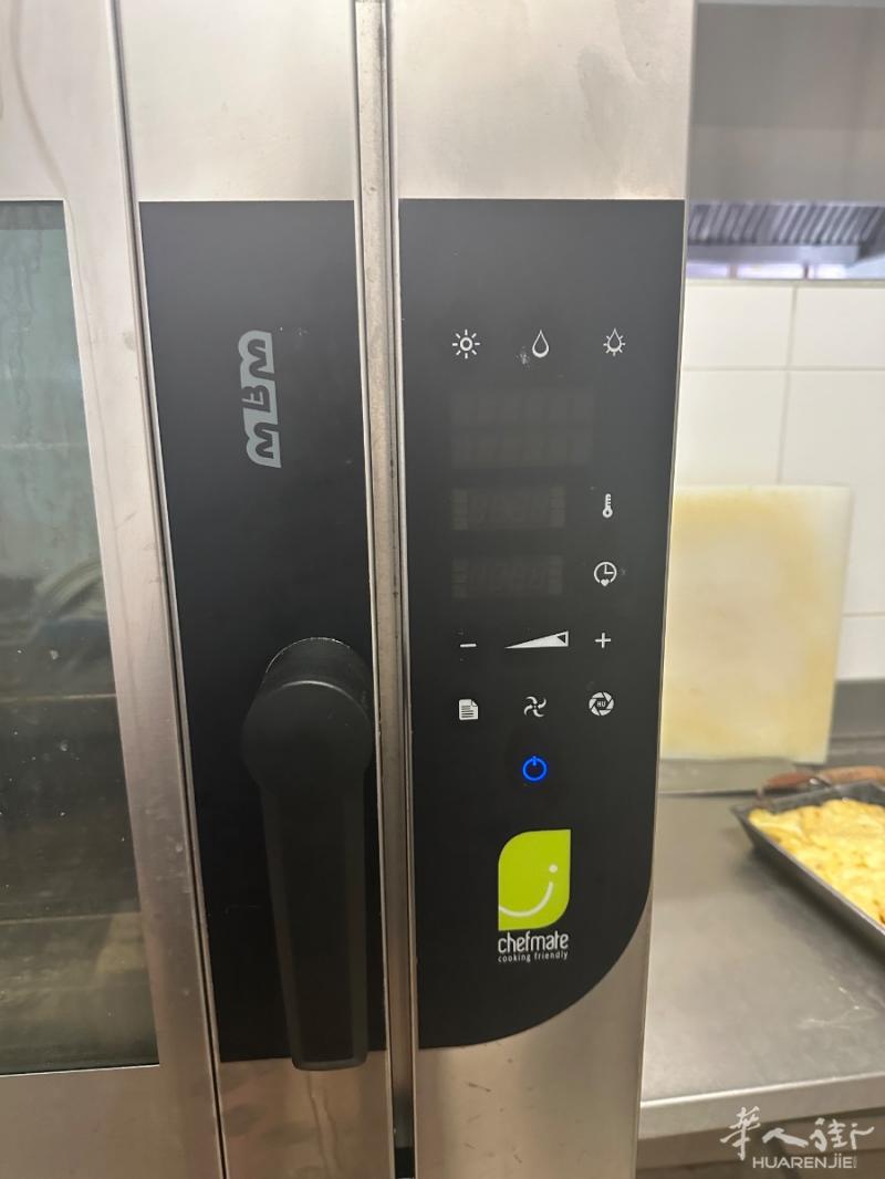 出售二手餐馆用的专业蒸烤两用烤炉 里面三格 有兴趣私信联系0629571450 价格私聊