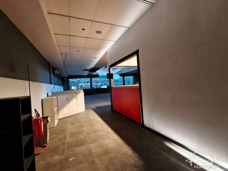 【出租】空饭店（有烟囱），位置靠近老的大医院，面积380平方米，月租2500+iva，微信PO26738966
