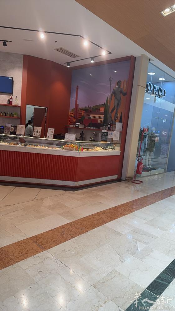 pescara 北部手机店招店员 商城内，冬暖夏凉 月休4天，老板不事 会做优先