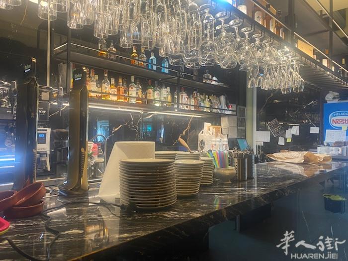 450平米餐馆 马德里市中心好区分，近4线Prosperidad 餐馆转让。店面