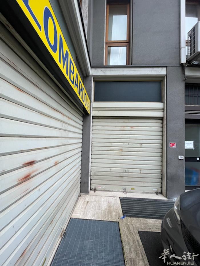 店铺转让，位于bergamo 市中心，地理位置极佳门口有4个私人停车位店铺450