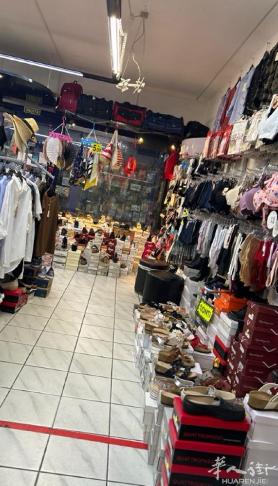 转让衣服店带修理衣服👚 本人想回国有事 店铺老板好说话  店租400 位置很好