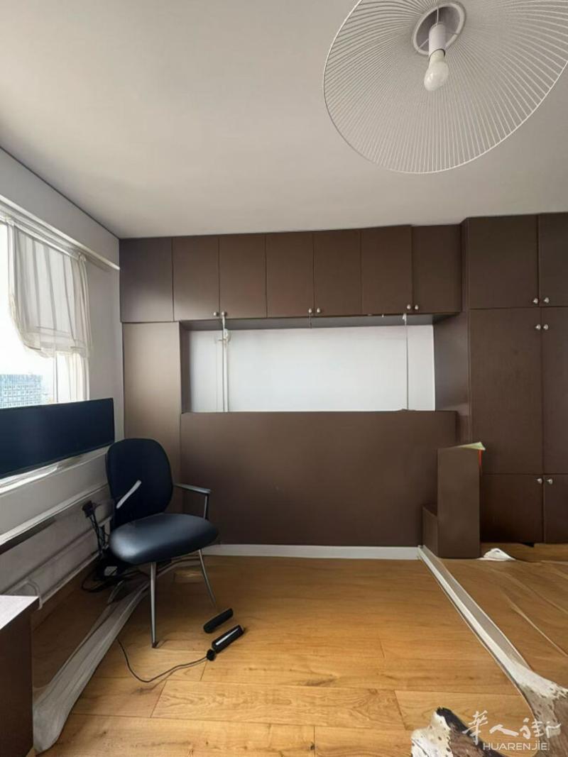 🎊拉德芳斯studio在售🏡大巴黎92省优质热门城市Puteaux二手公寓🏠27M²仅售269 000💶，公寓位于34楼‼️饱览拉德芳斯🏙和小巴黎全景