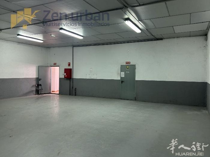 Getafe仓库区有仓库出租 楼下440㎡，楼上440㎡ 有货梯，楼下高5m 3