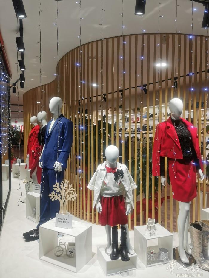 罗马 Tiburtina 市中心繁华街区店铺转让，店面300平，楼上仓库150平
