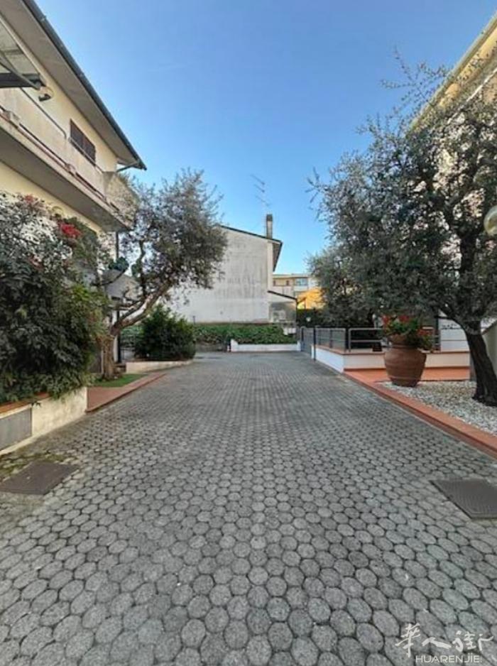 出售Campi, San Donnino 130平米3层联排别墅，建于90年代。