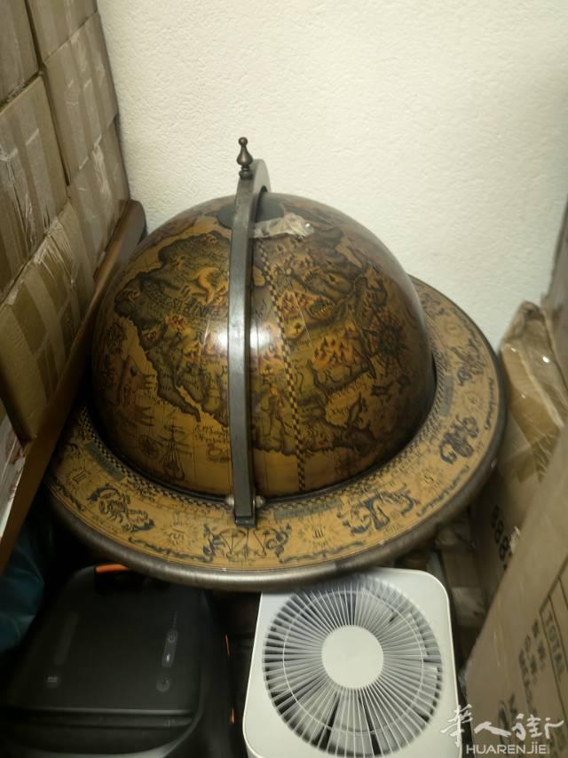 复古实木地球仪，带12星座装饰圈，做工精致。球体表