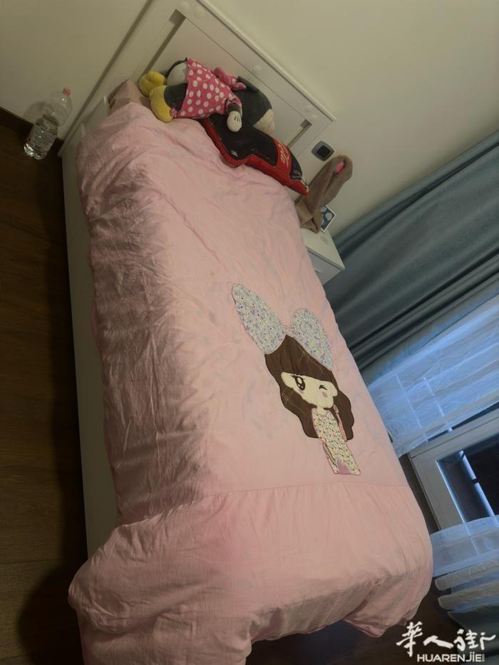 8成新床架跟床垫合一起100欧， 茶几30欧