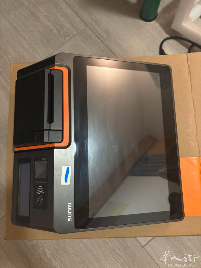 之前开店的时候在weshop买的触屏caisse收银机，现在店关了，没用了，有开