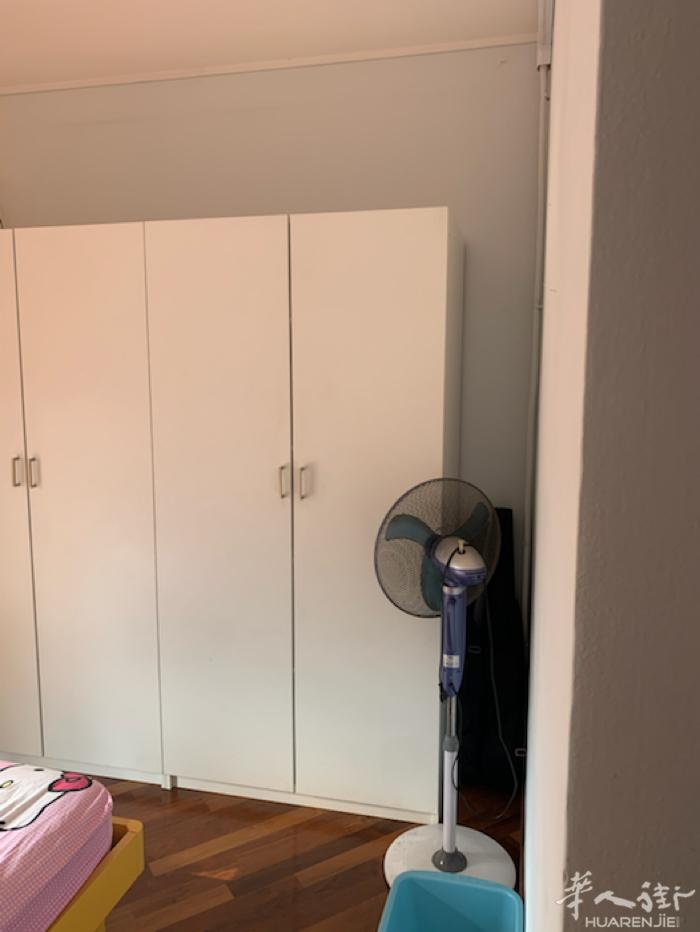 sassuolo住家有一个房间带阳台可以搭铺。住家附近治安好 。 晚上10点之后