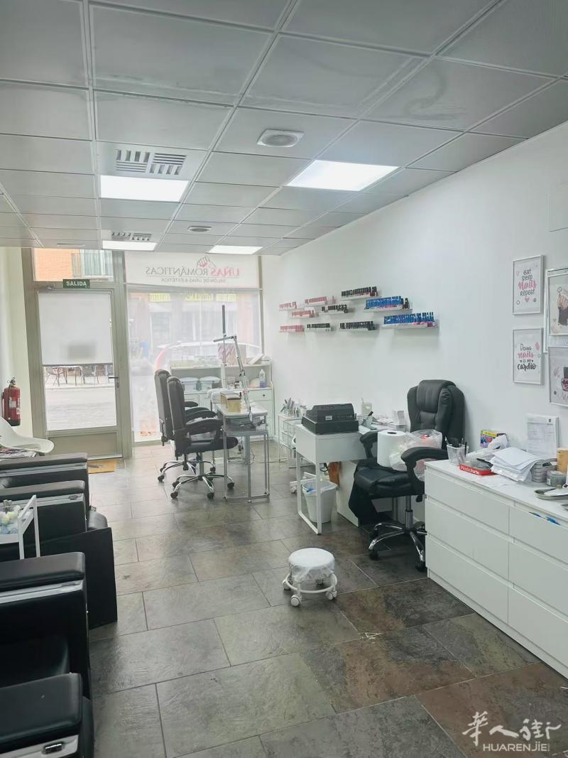 马德里郊区富人区美甲店转让，因本人有更好发展前途所