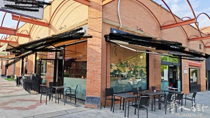 店面位于商业区➕主街 位置好看 新装修 里面面积200多平  terraza可以