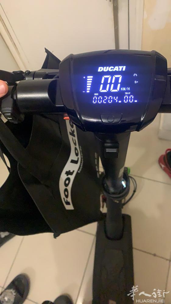 ducati pro3   杜卡迪的滑板！买了俩月摔了一跤有点不太敢骑了 想出了