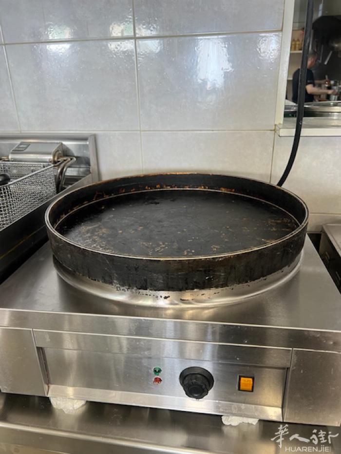 求购一套全新、二手的煎饼、煎包炉，求购电瓶铛等早餐用品。