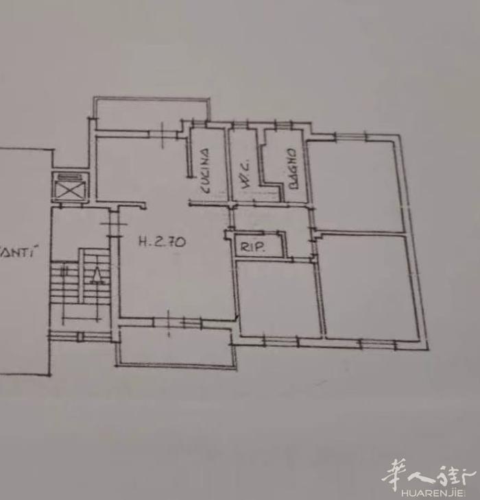 Mezzana区分警察局对面三室一厅两卫出售130平方三楼有电梯房子做了110%