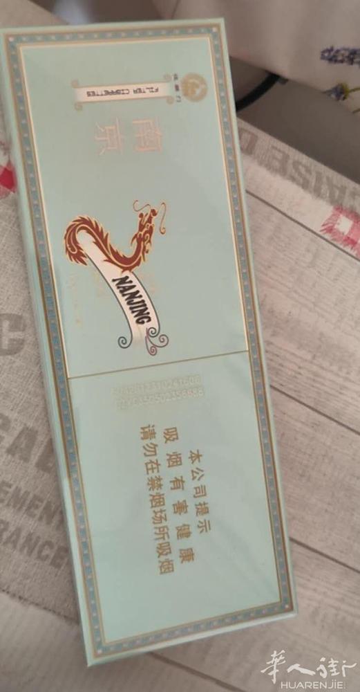 正宗中国香烟，有需要请联系，巴黎市区可以送货上门，价格实惠，加微信联系18726