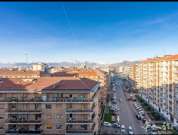 都灵在 Collegno via Manzoni ,近 fermi/paradi