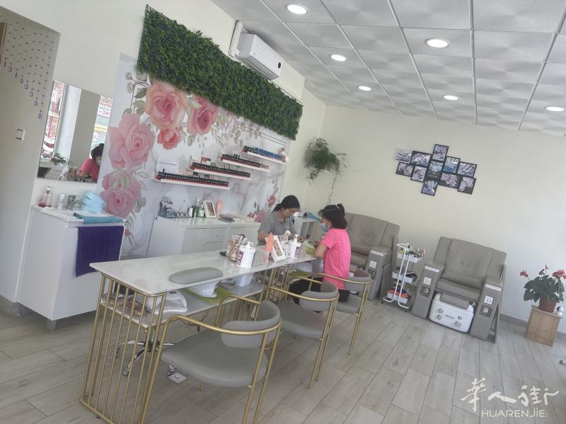 马德里近郊美甲店转让，位置好光线明亮，面积60平方