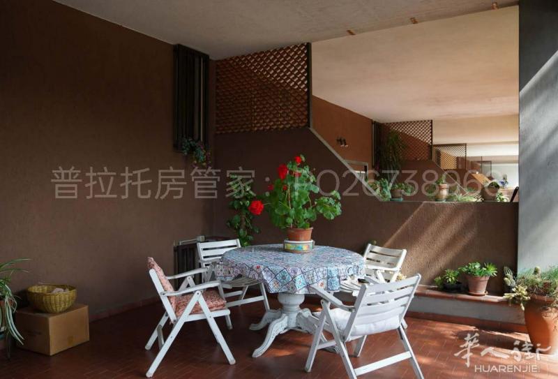 【出售】联排边户别墅共4层总面积222平方米，位置：galceti近conad超市，售价42.5w，微信PO26738966