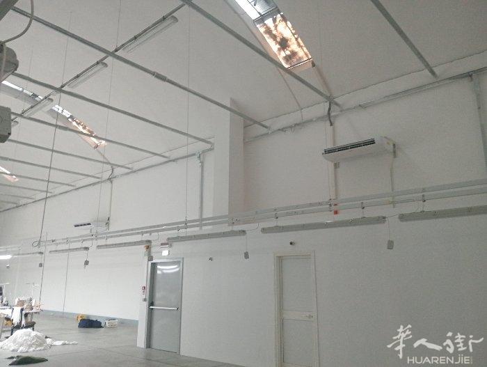 工厂搭铺在中国街欧海超市斜对面.有空调.干净卫生、环境佳.备居留.需签工