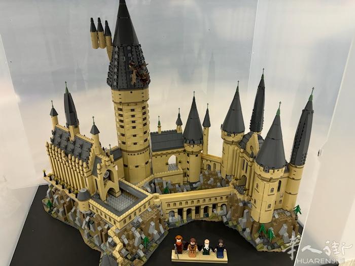 出乐高，软装修，绝版 哈利波特乐高城堡🏰，有外面透明展示柜，非诚勿扰