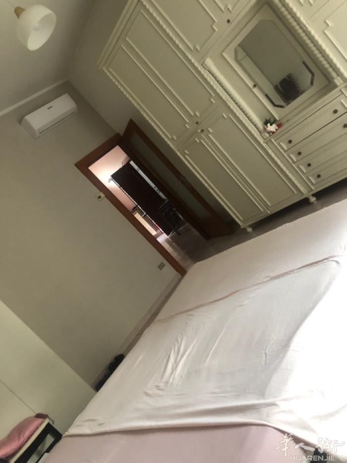 华人街一个大房间出租